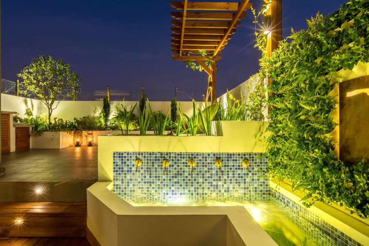 有了花園，一定要有個水池子